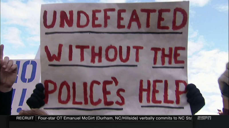 Illustration for article titled "Yale Cites Wikipedia": Your College GameDay Sign Roundup
